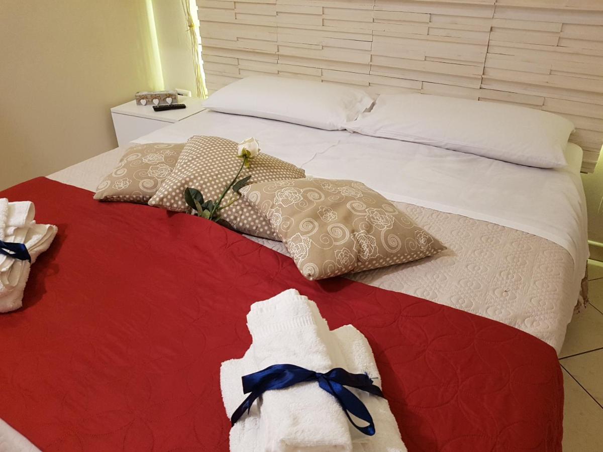 Philos - Appartements & Rooms Taranto Bagian luar foto