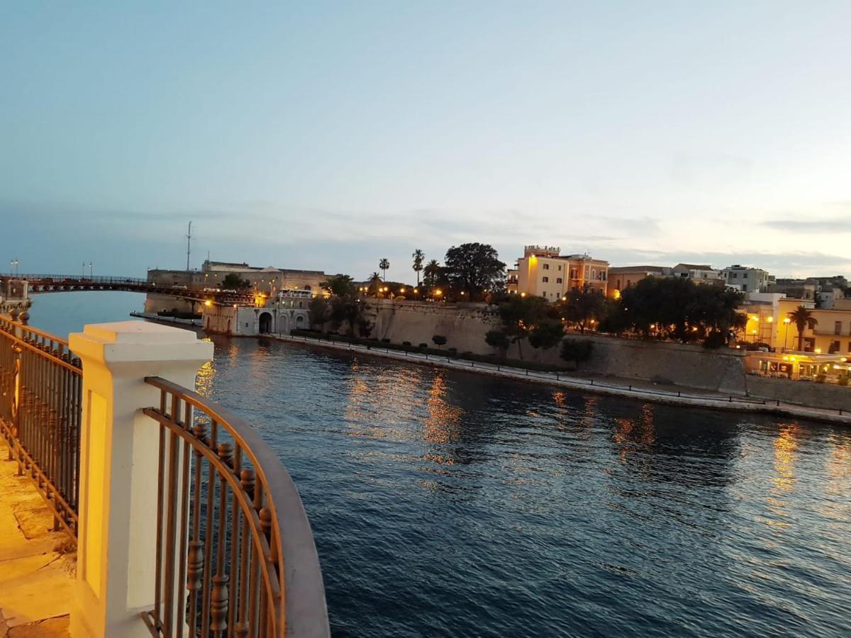 Philos - Appartements & Rooms Taranto Bagian luar foto